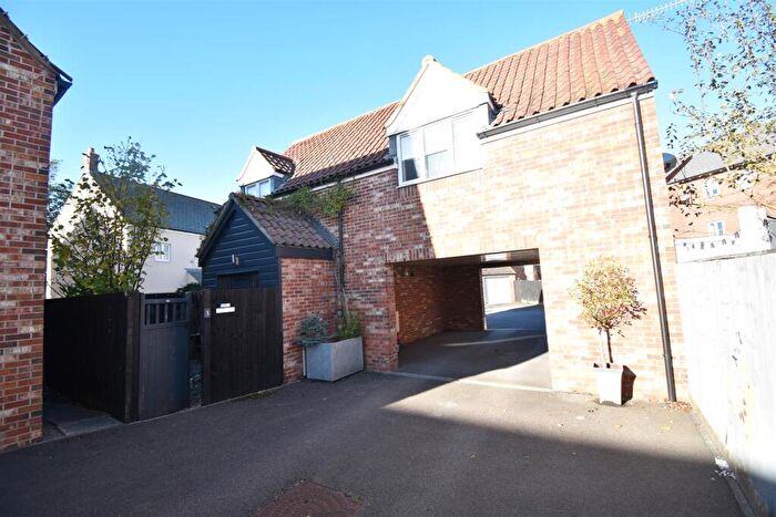 2 Bedroom Coach House For Sale In Tyne Grove, Portishead, BS20