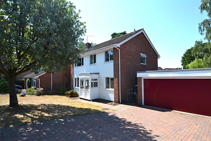 4 Bedroom Detached House For Sale In Dukes Mead, Fleet, GU51