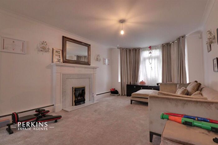 3 Bedroom Detached House To Rent In Wembley, HA9