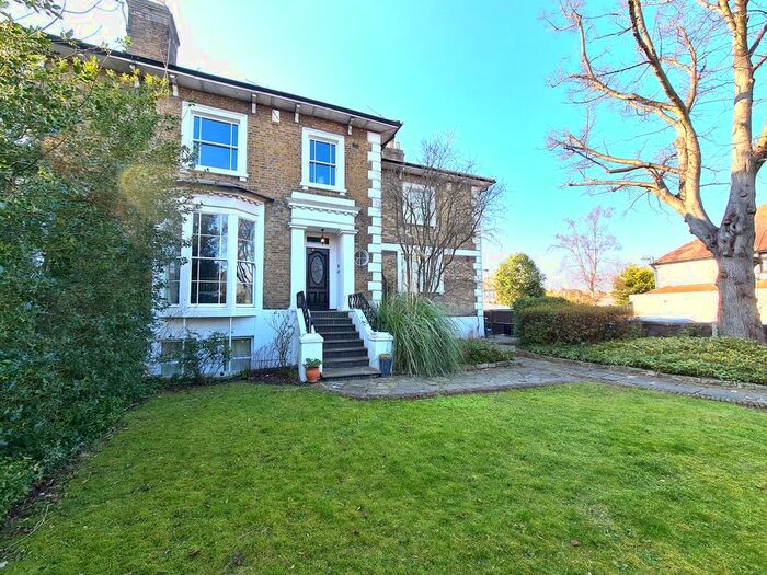 1 Bedroom Flat To Rent In Woodside Lodge, High Road, Woodford Green, IG8