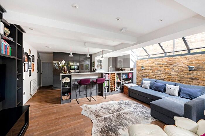 2 Bedroom Flat To Rent In Voltaire Road, Clapham, SW4