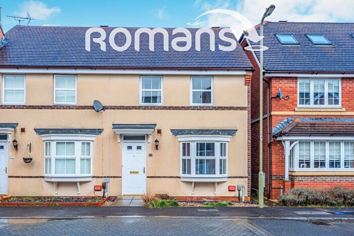 3 Bedroom Semi-Detached House To Rent In King Henry Road Fleet, GU51