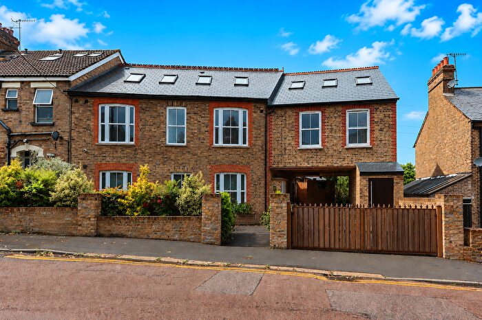 1 Bedroom Flat To Rent In Bushey Grove Road, Bushey, Hertfordshire, WD23