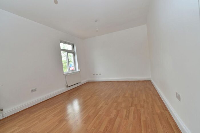 3 Bedroom Flat To Rent In Greenford, UB6