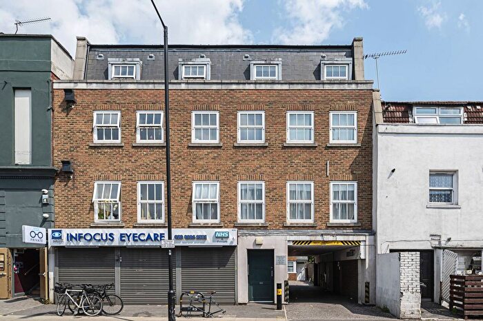 2 Bedroom Flat To Rent In Brooksbys Walk, Hackney, London, E9