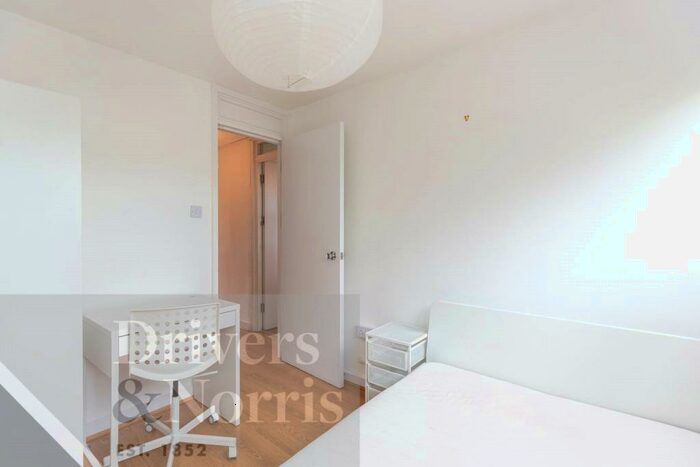 4 Bedroom Apartment To Rent In Purchese Street, Camden, London, NW1
