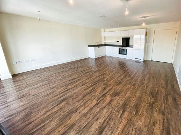 2 Bedroom Flat To Rent In Lewis Street, Cardiff, CF11