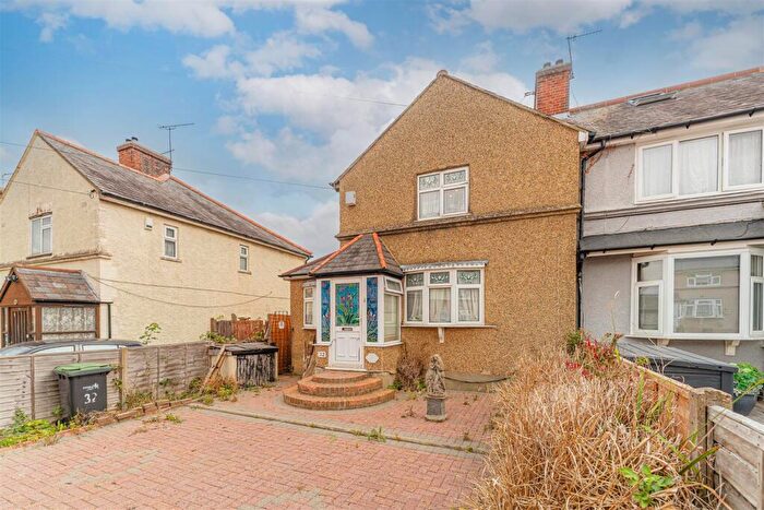 3 Bedroom End Of Terrace House For Sale In Barnard Road, Enfield, EN1