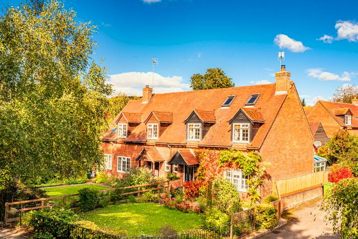3 Bedroom Property For Sale In 2 Fir Tree Paddock, West Ilsley RG20
