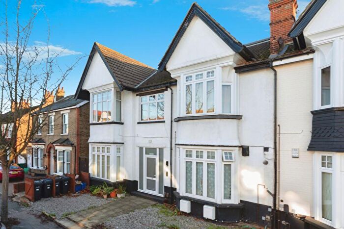 1 Bedroom Apartment For Sale In Grove Hill, London, E18