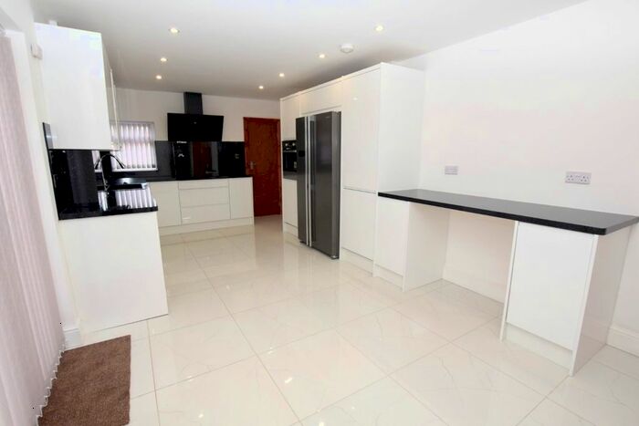 4 Bedroom Semi-Detached House To Rent In Chobham Road, Stratford, E15