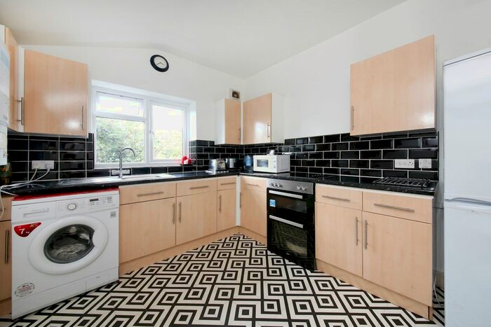 1 Bedroom Flat To Rent In Etta Street, London, Greater London, SE8