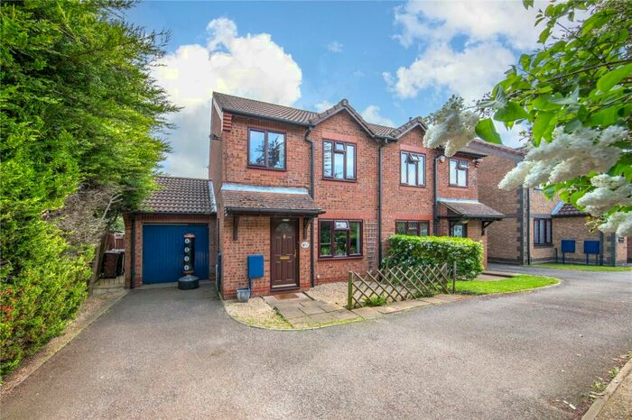 3 Bedroom Semi-Detached House For Sale In Malthouse Green, Luton, Bedfordshire, LU2