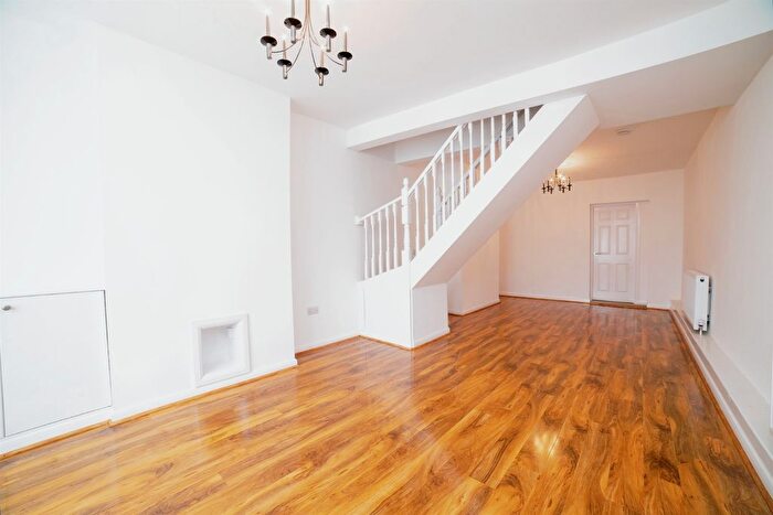 3 Bedroom Terraced House For Sale In Broxtowe Drive, Mansfield, NG18