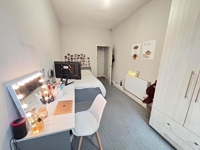 7 Bedroom House To Rent In Estcourt Avenue, Leeds, LS6