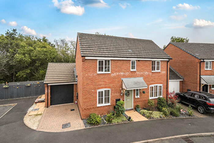 3 Bedroom Detached House For Sale In Hawkstone Close, Kidderminster, DY11