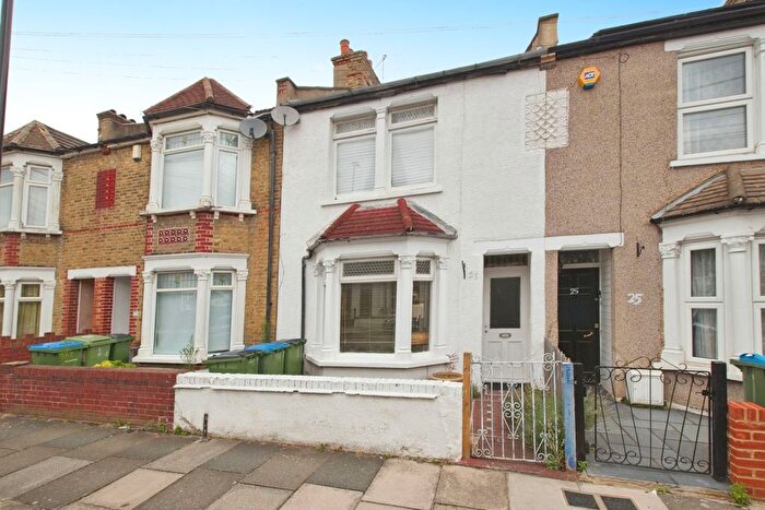3 Bedroom Terraced House For Sale In Federation Road, London, SE2
