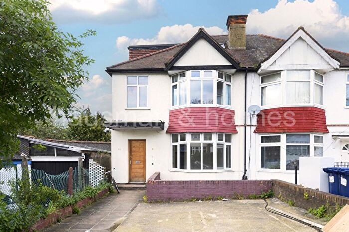 3 Bedroom Flat To Rent In Woodstock Avenue, Golders Green, NW11