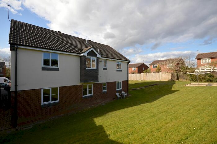 2 Bedroom Flat To Rent In Berneshaw Close, Corby, NN18