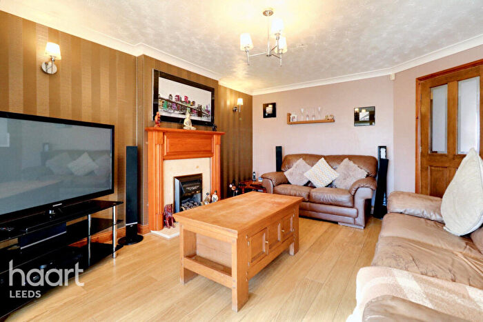 4 Bedroom Semi-Detached House For Sale In Laurel Place, Leeds, LS10