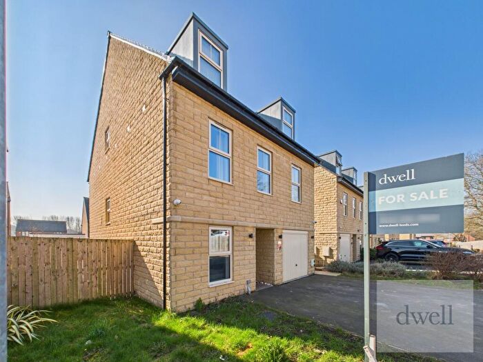 5 Bedroom Detached House For Sale In Peony Rise, Seacroft, Leeds, LS14