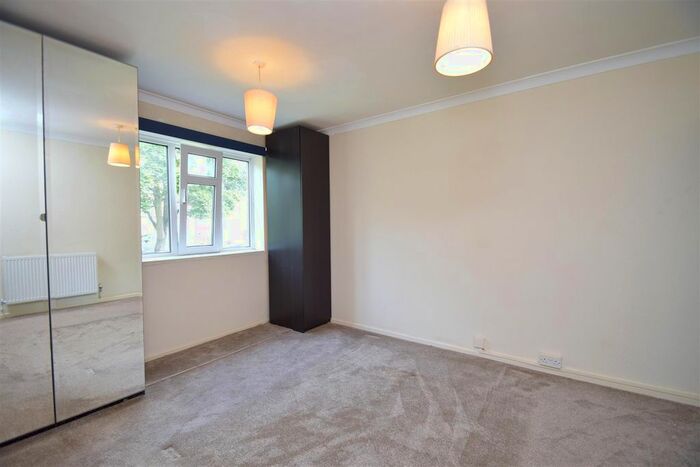 2 Bedroom Maisonette To Rent In Somerford Close, Pinner, HA5