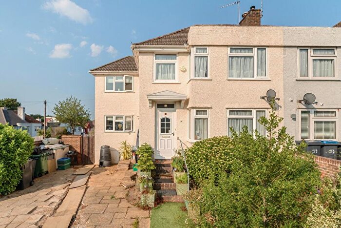 4 Bedroom Semi-Detached House For Sale In Elmpark Gardens, South Croydon, CR2