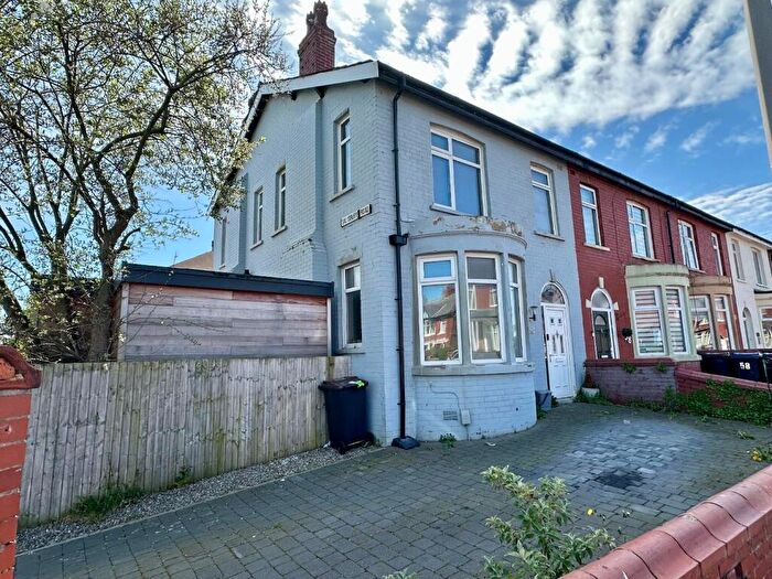 3 Bedroom End Of Terrace House For Sale In Cumberland Avenue, Blackpool, FY1