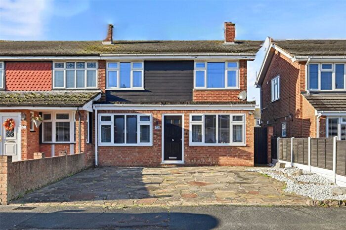 3 Bedroom Semi Detached House For Sale In Conway Avenue, Great Wakering, Essex, SS3