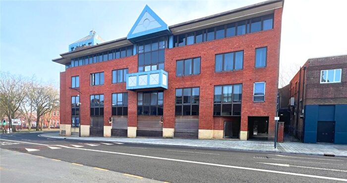 1 Bedroom Apartment To Rent In Kingsbridge Point, Clarence Street, Swindon, Wiltshire, SN1