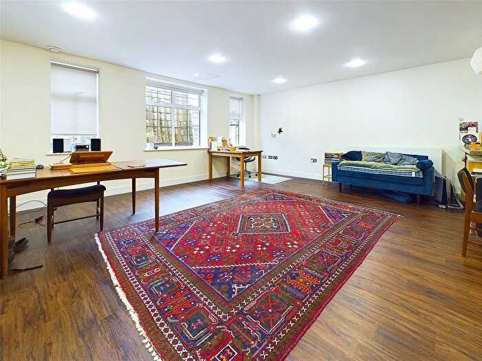 1 Bedroom Flat To Rent In King Street, Twickenham, TW1