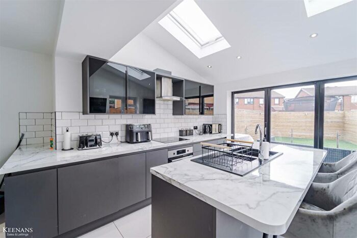 3 Bedroom Semi-Detached House To Rent In Collingwood Way, Westhoughton, Bolton, BL5