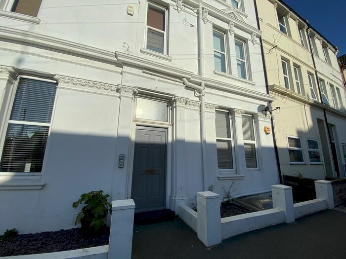 2 Bedroom Flat To Rent In Manor Road, Hastings, East Sussex TN34