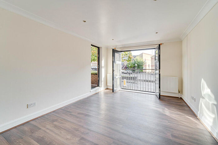 2 Bedroom Apartment For Sale In The Citadel, Beaumont Rise, N19