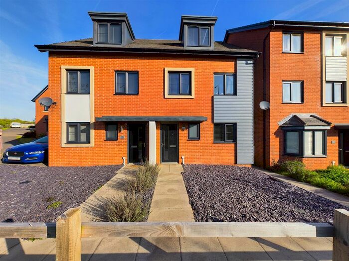 3 Bedroom Semi-Detached House For Sale In Maiden Road, Shirebrook, Mansfield, NG20