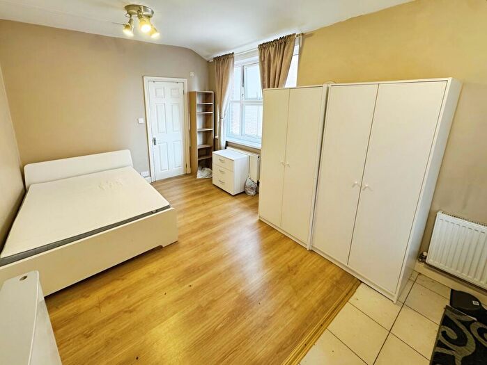 Studio To Rent In London Road, Mitcham, CR4