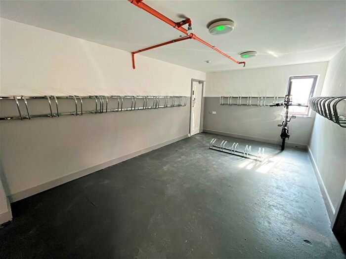 1 Bedroom Flat To Rent In Union Street, Wakefield, WF1