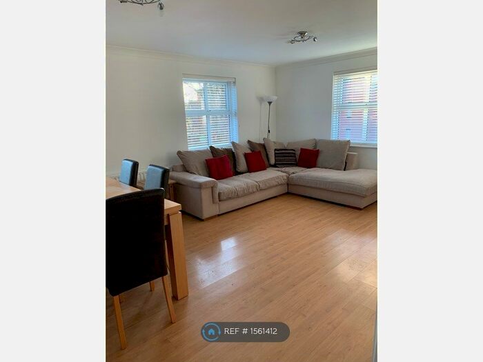 2 Bedroom Flat To Rent In William Street, Didsbury, Manchester, M20