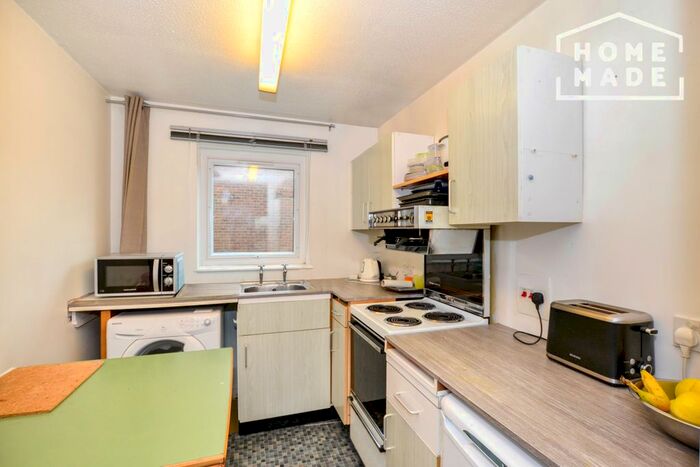 1 Bedroom Flat To Rent In Layton Road, Brentford, TW8