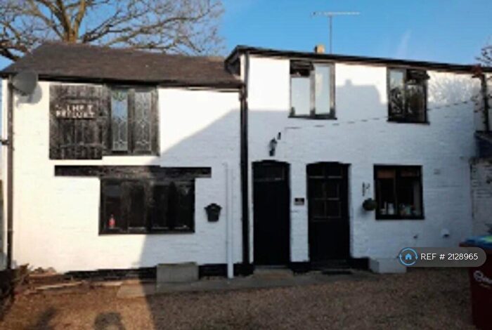 2 Bedroom Detached House To Rent In High St, Dunstable, LU5