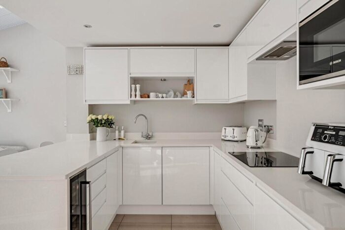 4 Bedroom Town House For Sale In Ravens Dene, Chislehurst, BR7