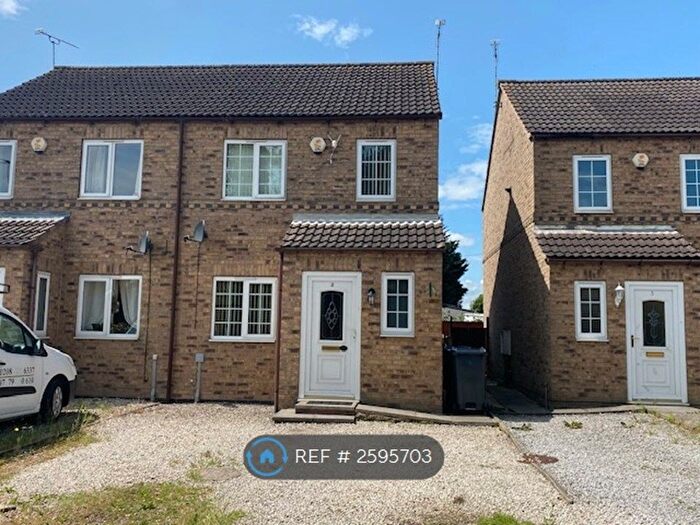 3 Bedroom Semi-Detached House To Rent In Rosegarth Court, Doncaster, DN7
