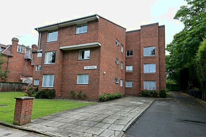 2 Bedroom Flat To Rent In Holden Avenue, Woodside Park, N12