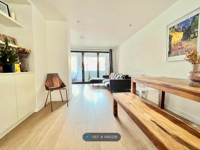 1 Bedroom Flat To Rent In Triangle Road, London, E8