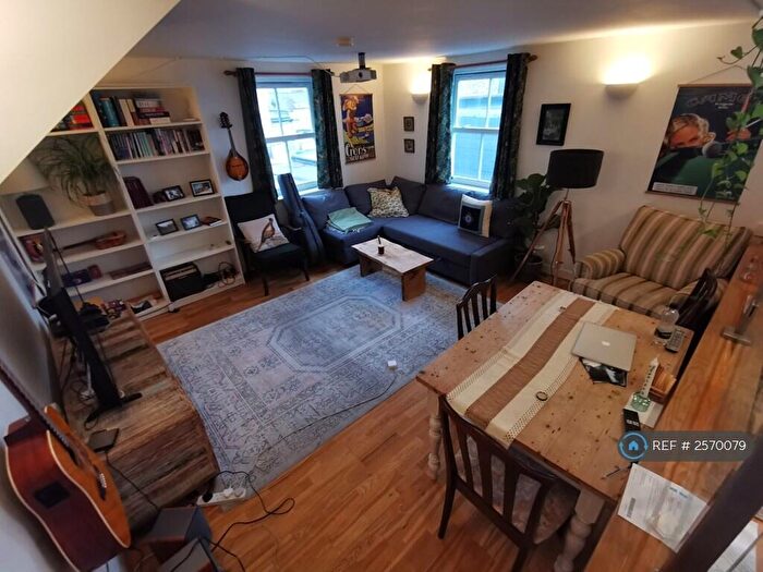 2 Bedroom Flat To Rent In Stoke Newington High Street, London, N16