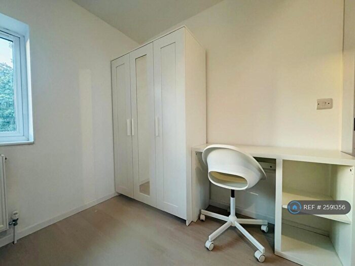 Studio To Rent In Ellisson Road, London, DA15