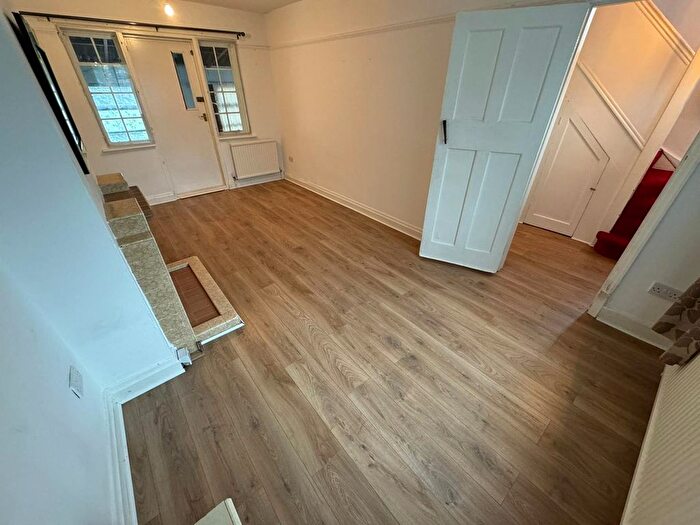 2 Bedroom Semi-Detached House To Rent In Springwell Road, Hounslow, TW5