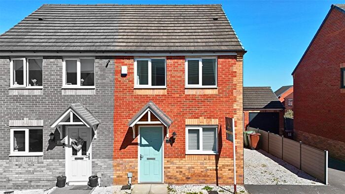 3 Bedroom Semi Detached House For Sale In Oakdale Drive, South Elmsall, Pontefract, WF9