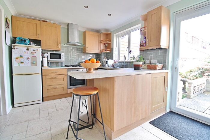 3 Bedroom Link Detached House For Sale In Kestrel Close, Stubbington, PO14
