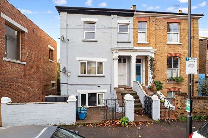 3 Bedroom Flat To Rent In Stannard Road, London, E8